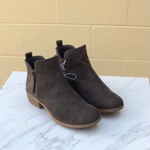 UNIVERSAL THREAD Laser Cut Ankle Bootie